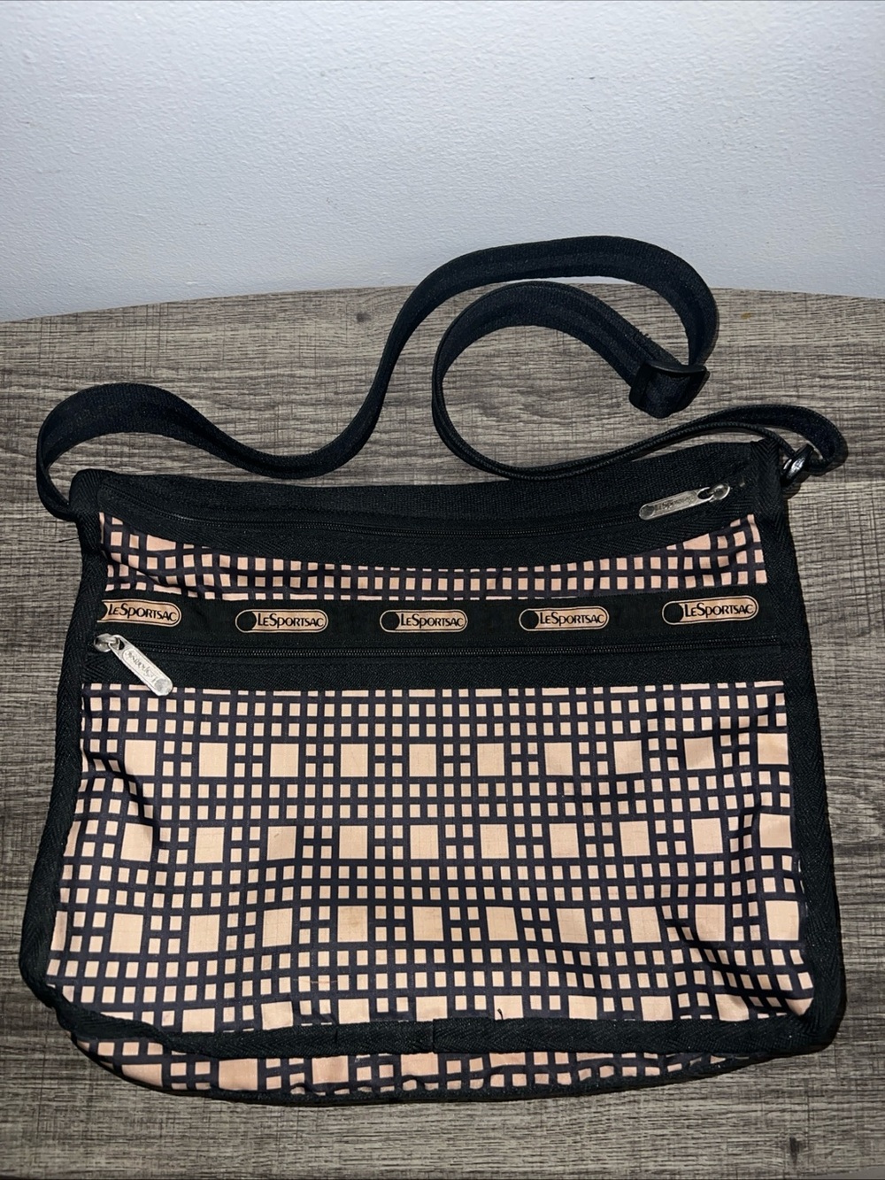 LESPORTSAC Deluxe Black & Gold Crossbody Shoulder Bag + Pouch 7 Zip Pockets NEW
